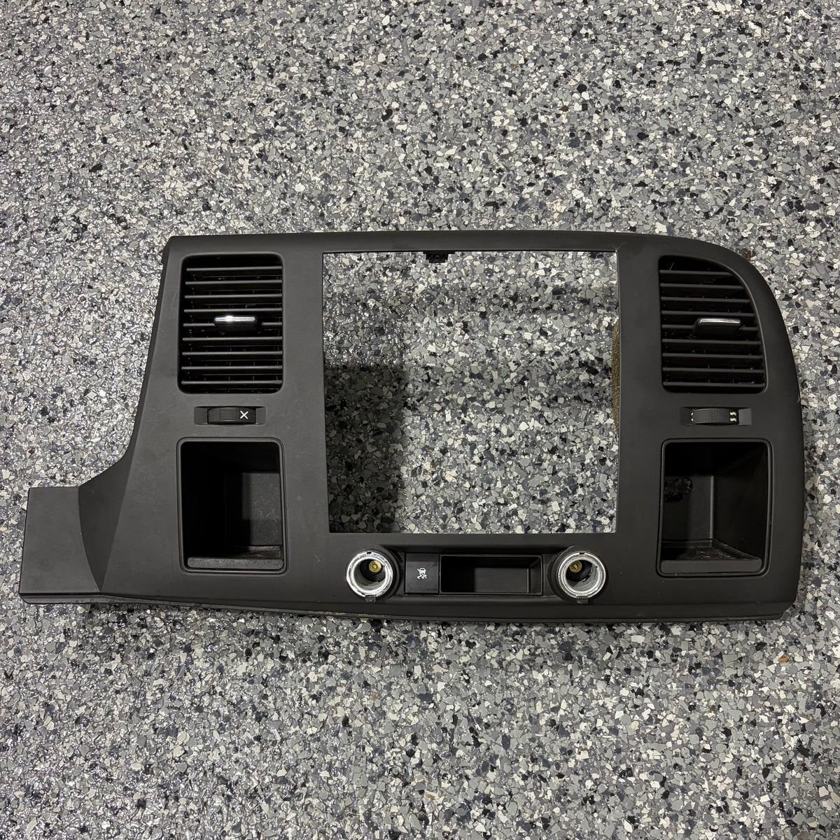 07-13 Chevrolet Silverado / GMC Sierra Center Dash Radio Trim DK TITANIUM 20935608 OEM