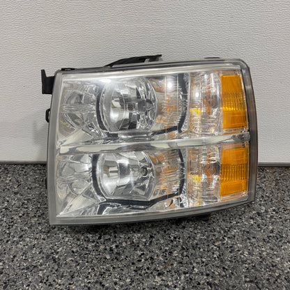 07-13 Chevrolet Silverado 1500 Headlights 22853028 / 22853027 OEM